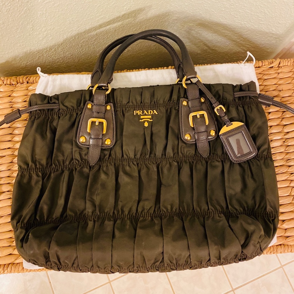 Prada tote - Picture 11 of 16